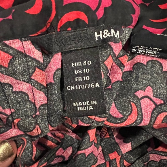 H&M Skirt, Size 10, black, red and maroon - Picture 5 of 5